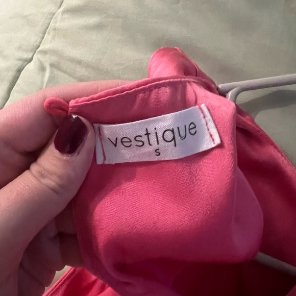 FREE WITH PURCHASE! Vestique ruched hot pink satin crop top halter neck size S - Picture 5 of 6